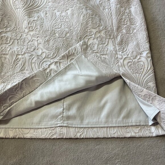 Melanie Lyne Textured Filigree/Brocade Pencil Light Silver/Grey Midi Skirt - Picture 7 of 11